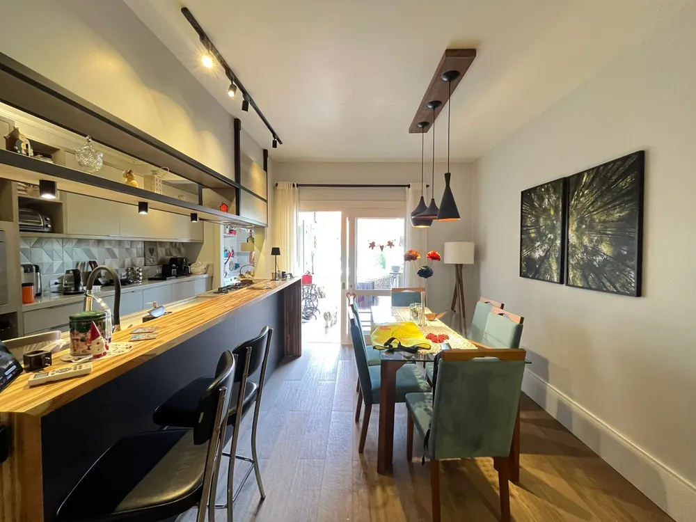 Casa, 3 quartos, 202 m² - Foto 1