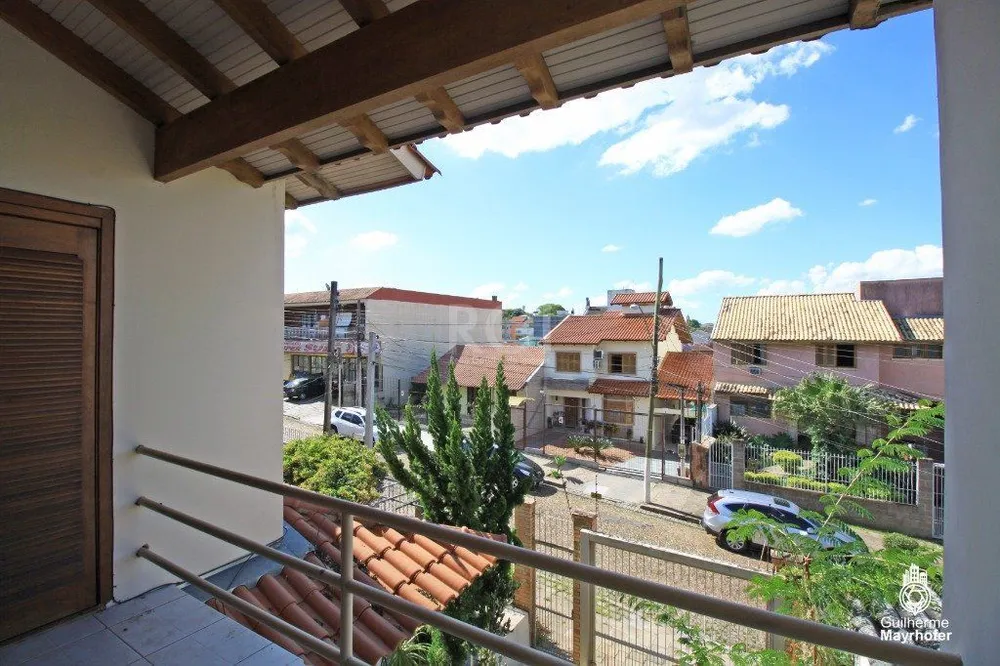 Casa, 4 quartos, 241 m² - Foto 1