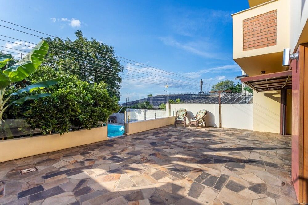 Casa à venda com 3 quartos, 247m² - Foto 2