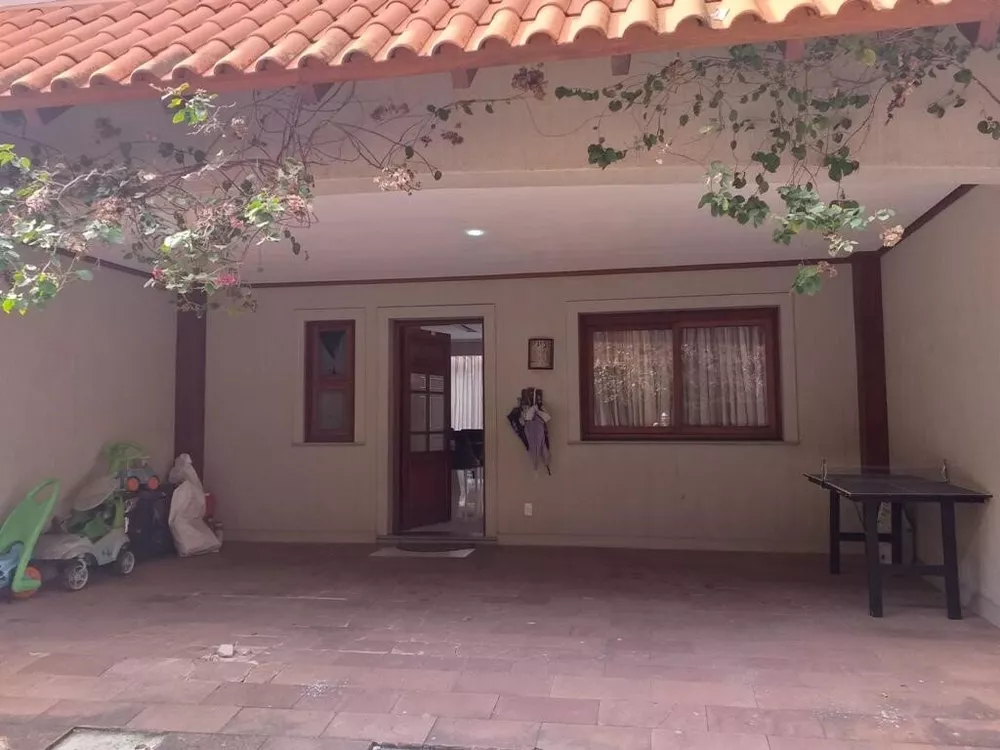 Casa de Condomínio à venda com 3 quartos, 229m² - Foto 4