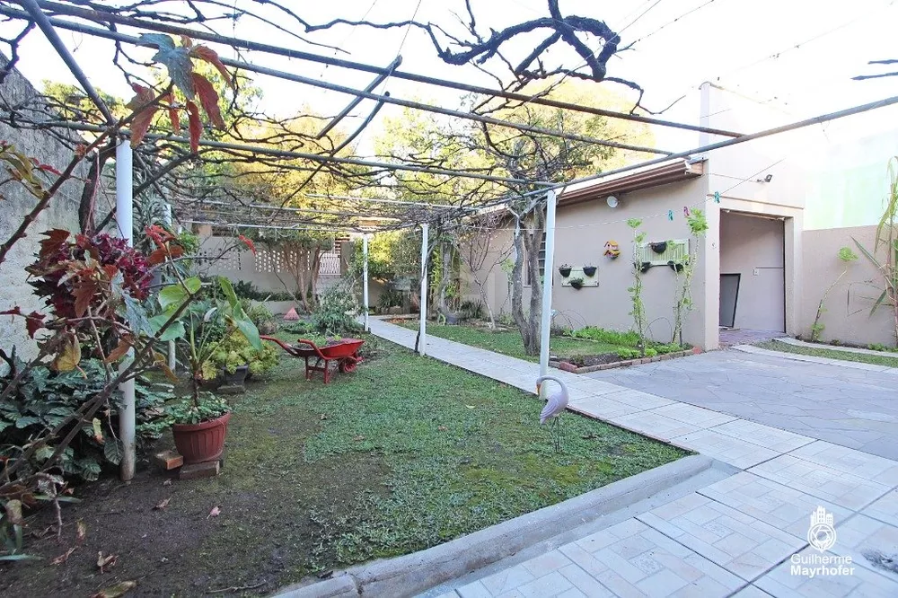 Casa à venda com 3 quartos, 199m² - Foto 1