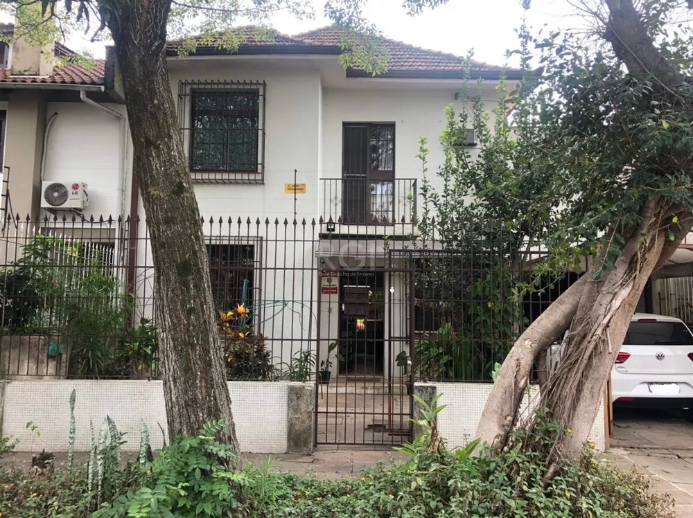 Casa à venda com 4 quartos, 335m² - Foto 1