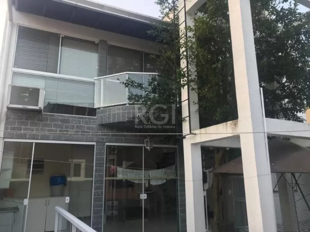 Casa à venda com 3 quartos, 241m² - Foto 4