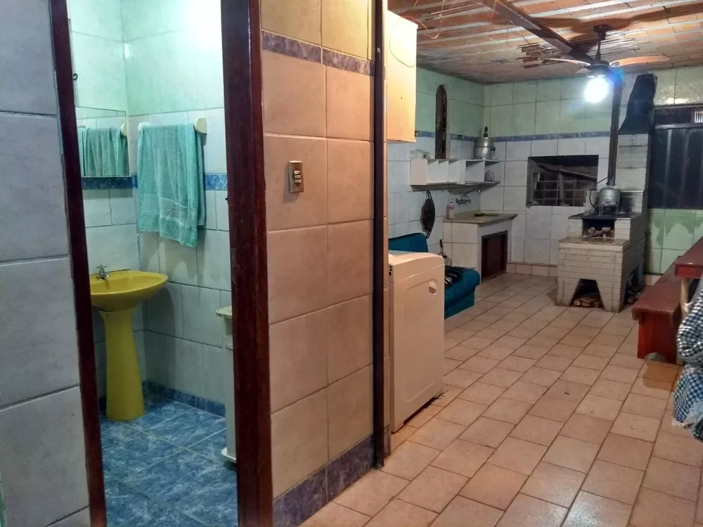 Casa à venda com 6 quartos, 199m² - Foto 4