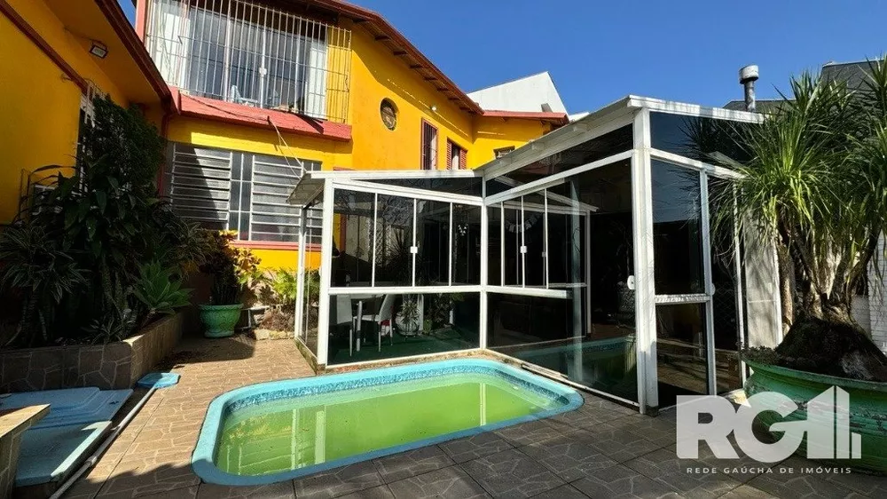 Casa à venda com 3 quartos, 299m² - Foto 1