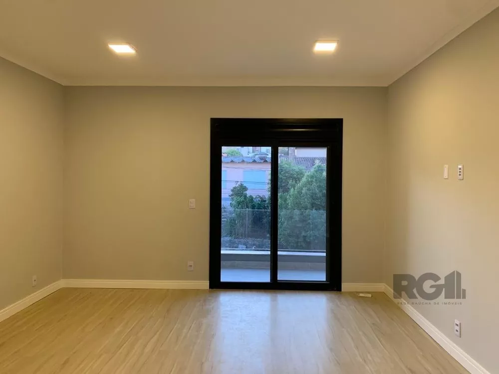 Casa à venda com 3 quartos, 231m² - Foto 1