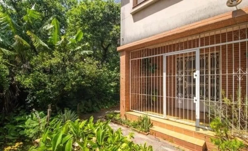 Casa à venda com 6 quartos, 242m² - Foto 2