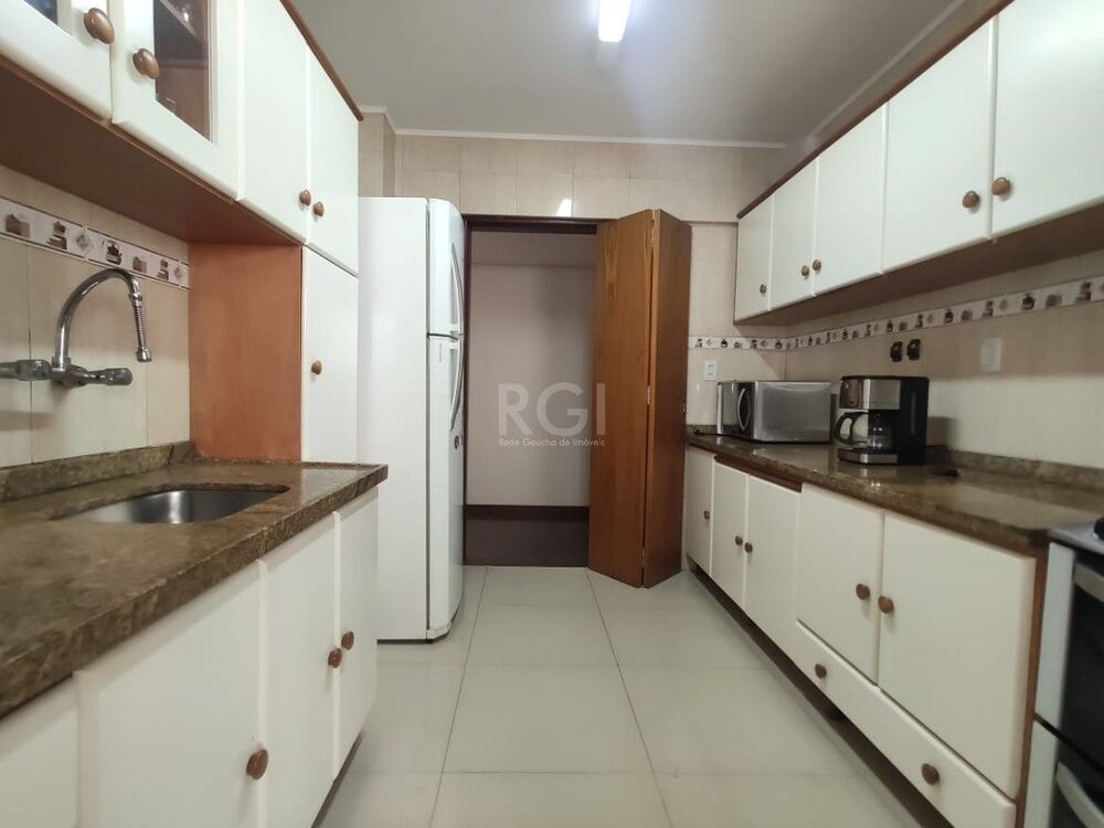 Apartamento à venda com 3 quartos, 158m² - Foto 2