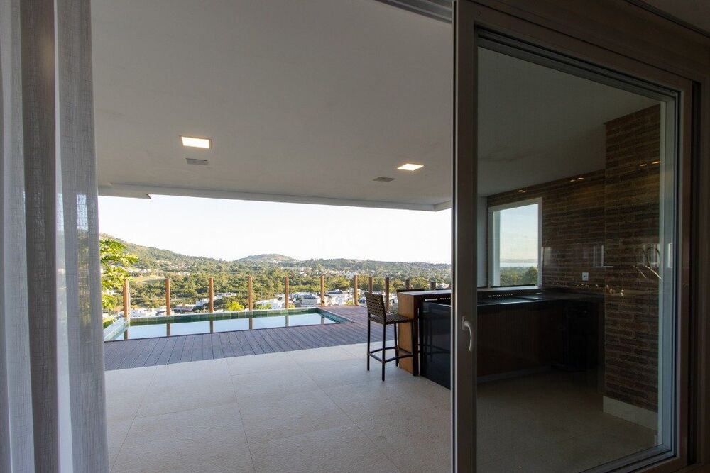 Casa de Condomínio à venda com 3 quartos, 341m² - Foto 2