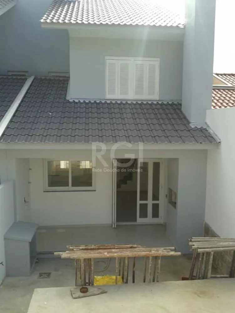 Casa à venda com 3 quartos, 130m² - Foto 1