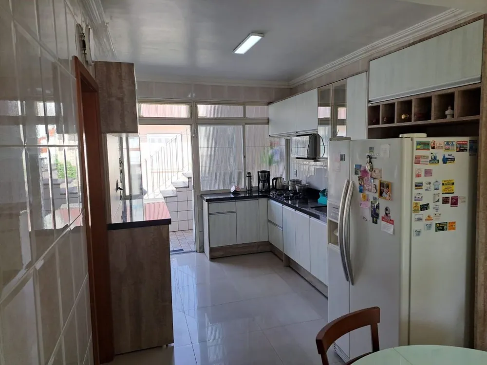 Casa, 4 quartos, 328 m² - Foto 1