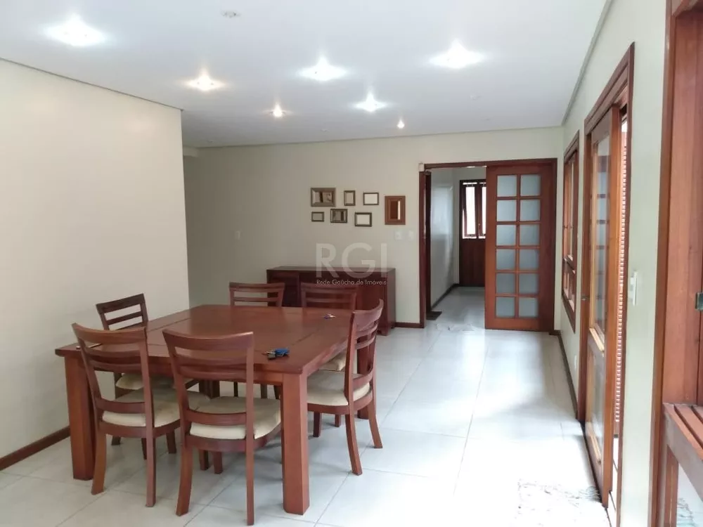 Casa à venda com 4 quartos, 318m² - Foto 1