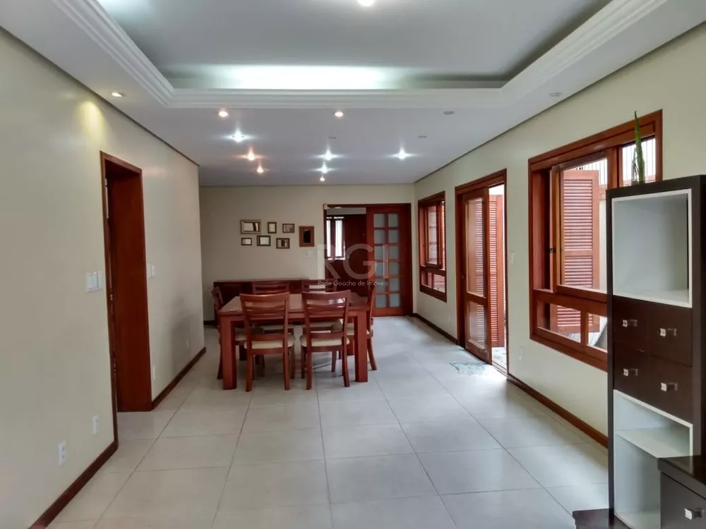 Casa à venda com 4 quartos, 318m² - Foto 2