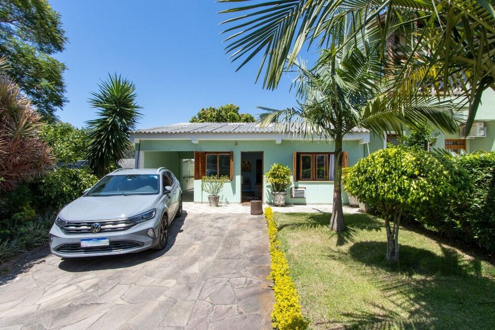 Casa à venda com 4 quartos, 151m² - Foto 1