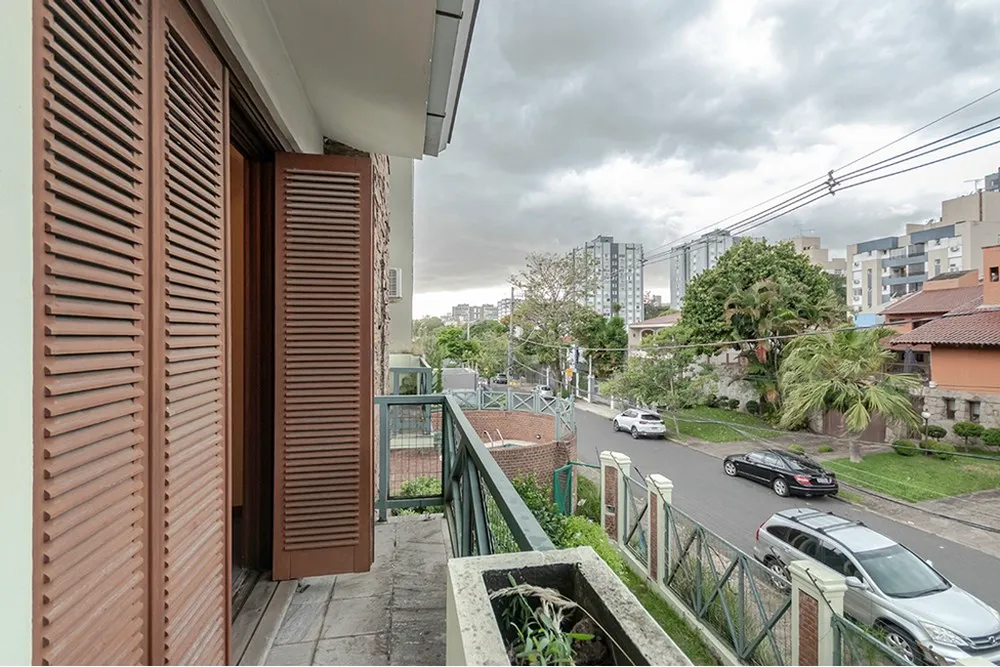 Casa, 4 quartos, 240 m² - Foto 1