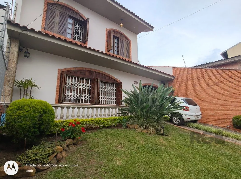 Casa à venda com 4 quartos, 243m² - Foto 1