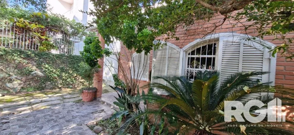 Casa à venda com 3 quartos, 159m² - Foto 1