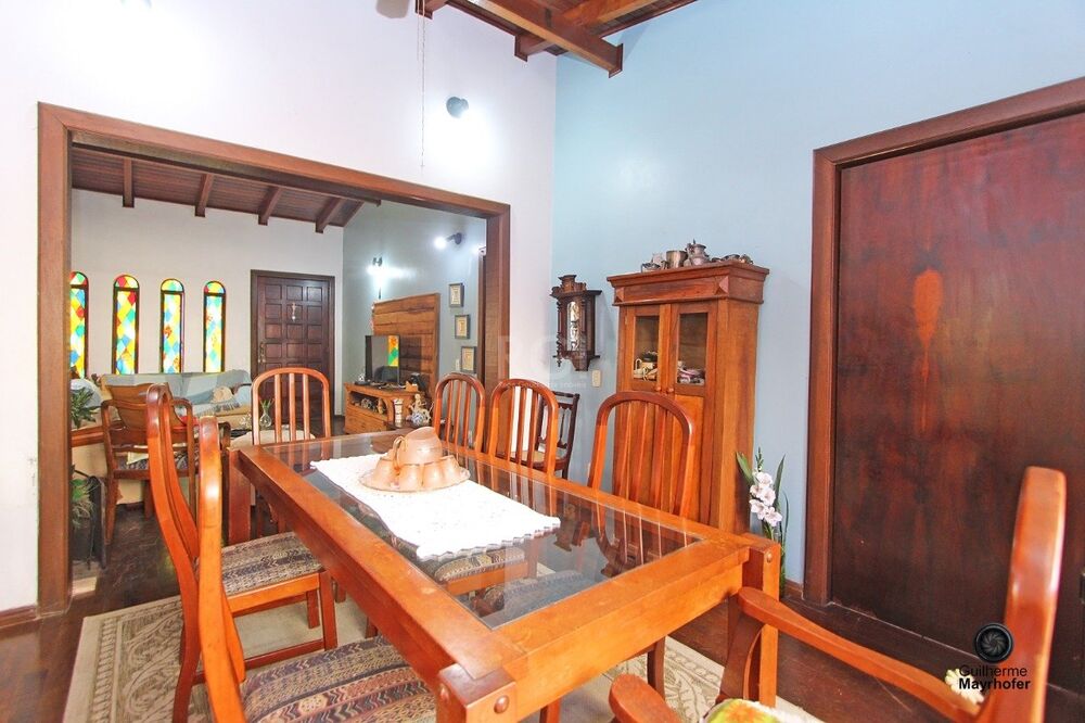 Casa à venda com 4 quartos, 248m² - Foto 1