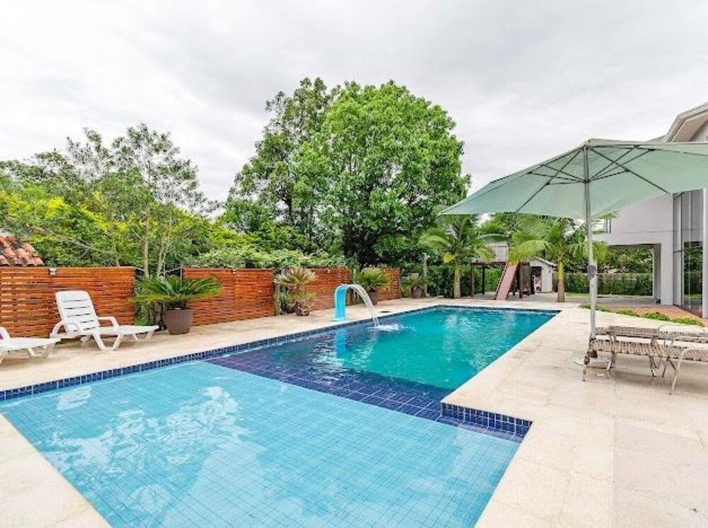 Casa de Condomínio à venda com 4 quartos, 271m² - Foto 2