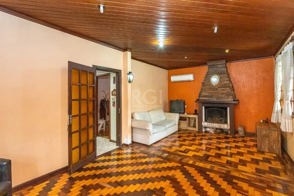 Casa à venda com 5 quartos, 198m² - Foto 4