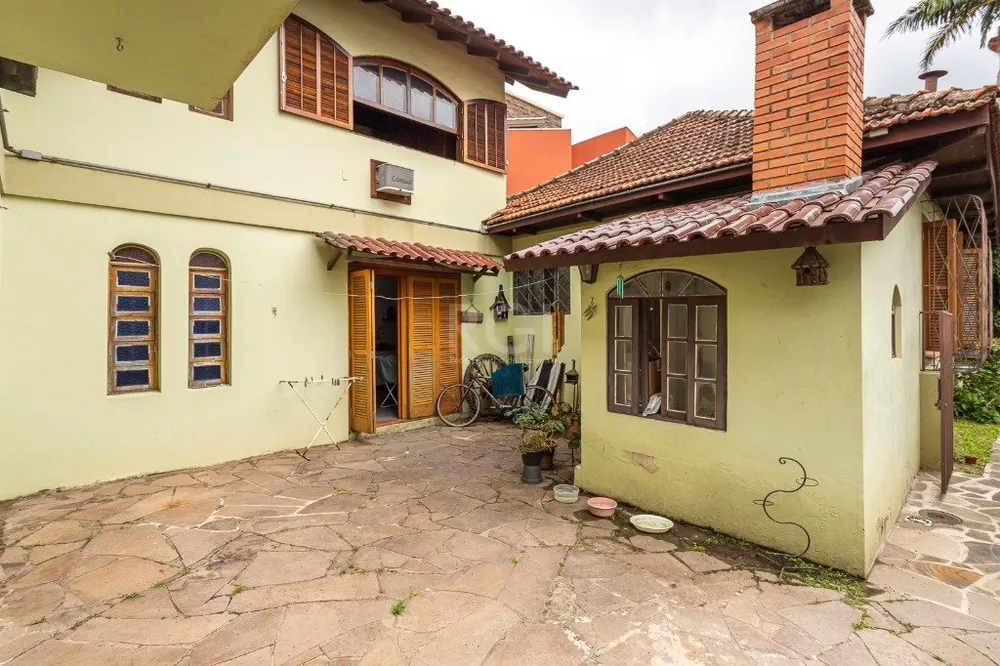 Casa à venda com 5 quartos, 198m² - Foto 1