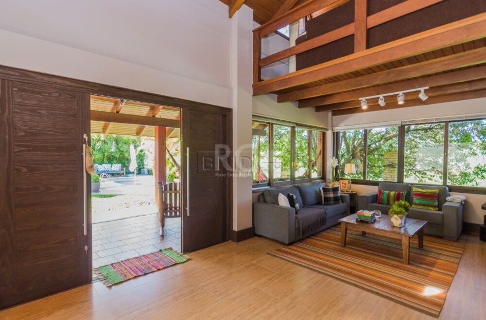 Casa de Condomínio à venda com 3 quartos, 275m² - Foto 1