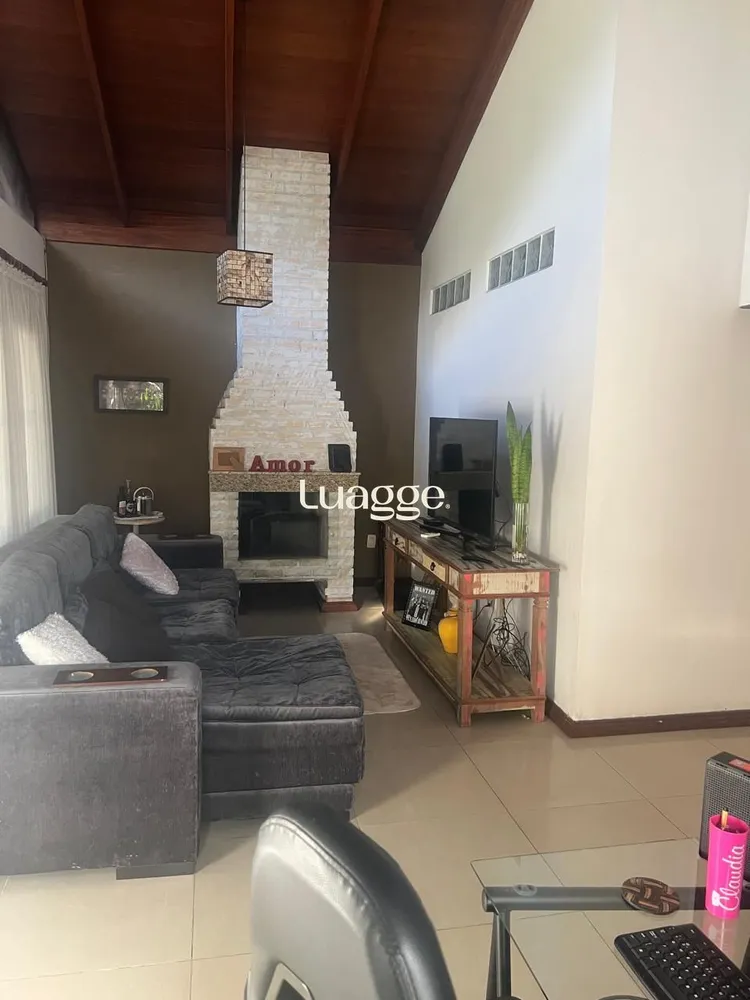 Casa, 3 quartos, 219 m² - Foto 2