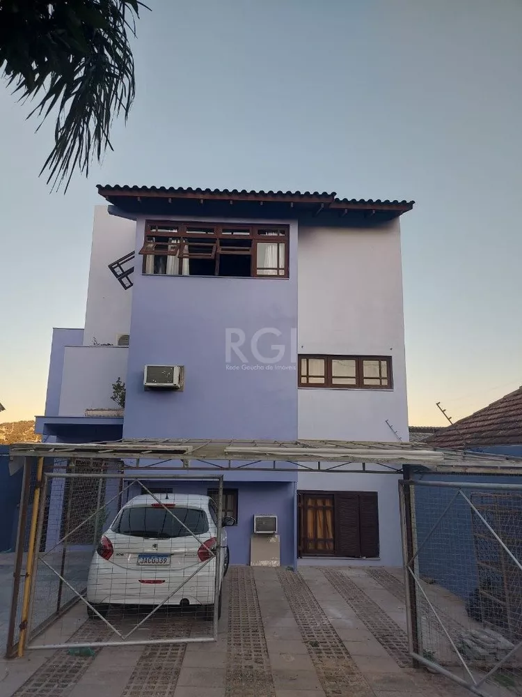 Casa à venda com 5 quartos, 243m² - Foto 1