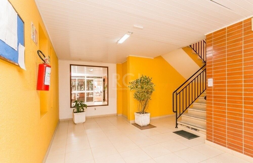 Apartamento à venda com 2 quartos, 75m² - Foto 2