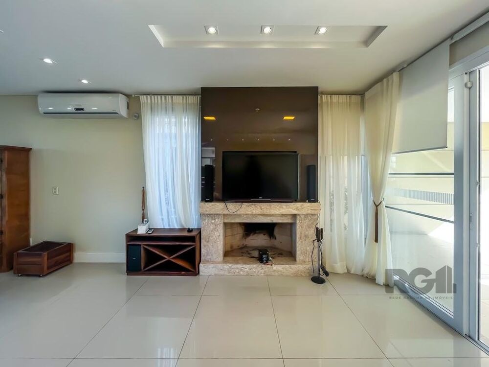 Casa de Condomínio à venda com 4 quartos, 240m² - Foto 2