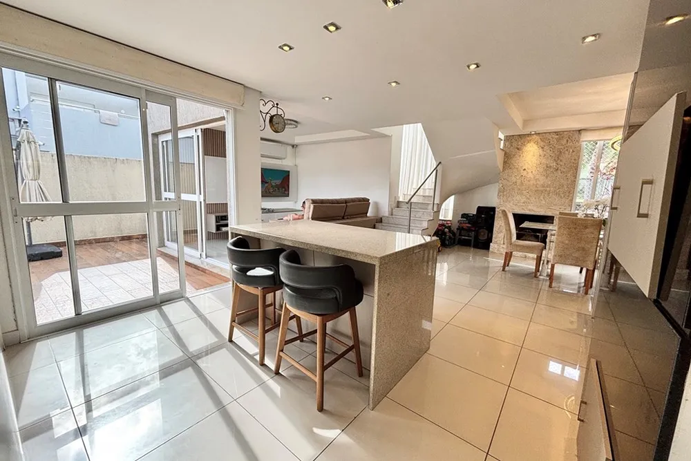 Casa, 3 quartos, 201 m² - Foto 1