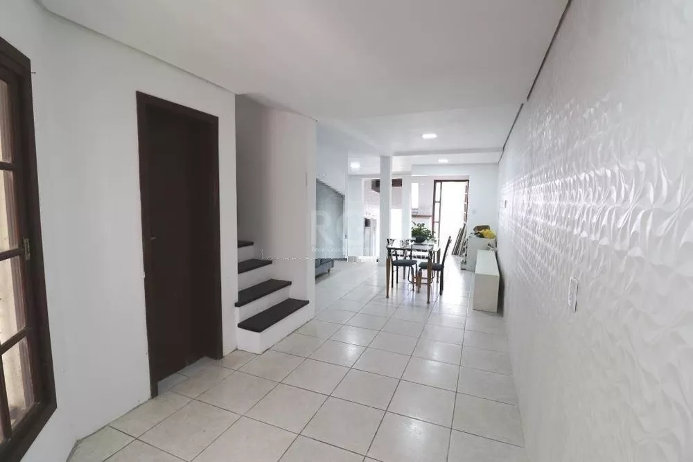 Casa à venda com 3 quartos, 215m² - Foto 4