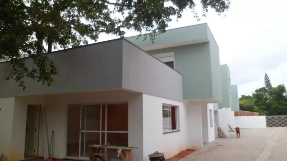 Casa à venda com 3 quartos, 218m² - Foto 2