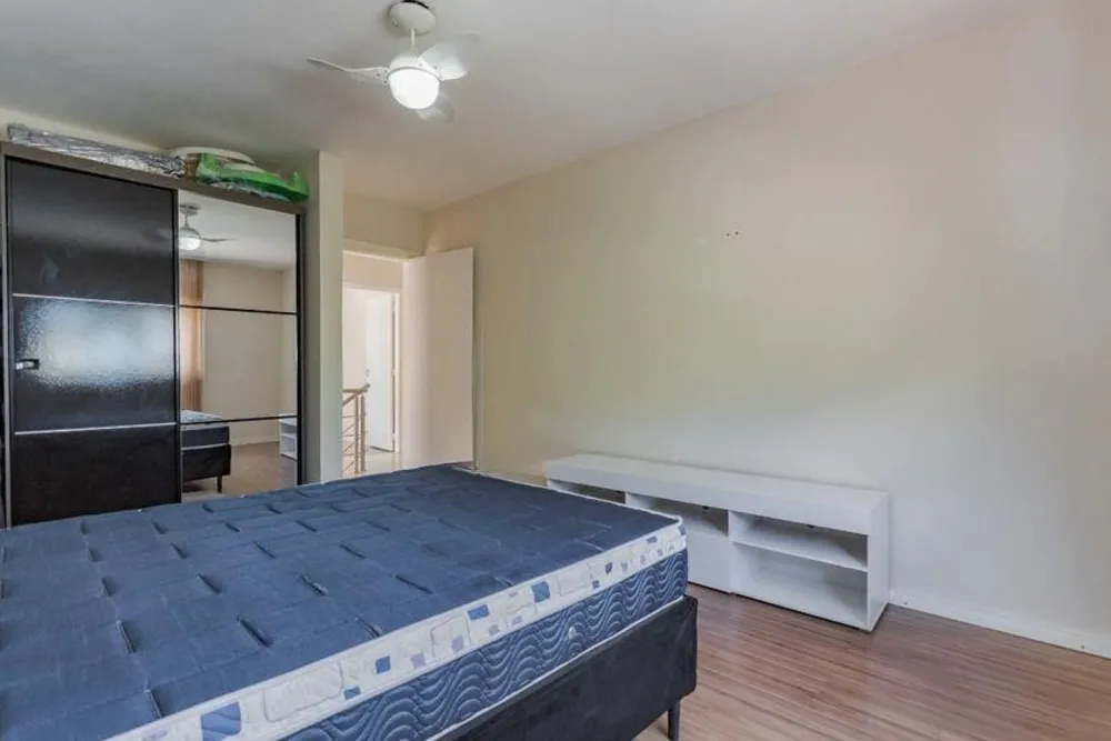 Casa, 3 quartos, 221 m² - Foto 1