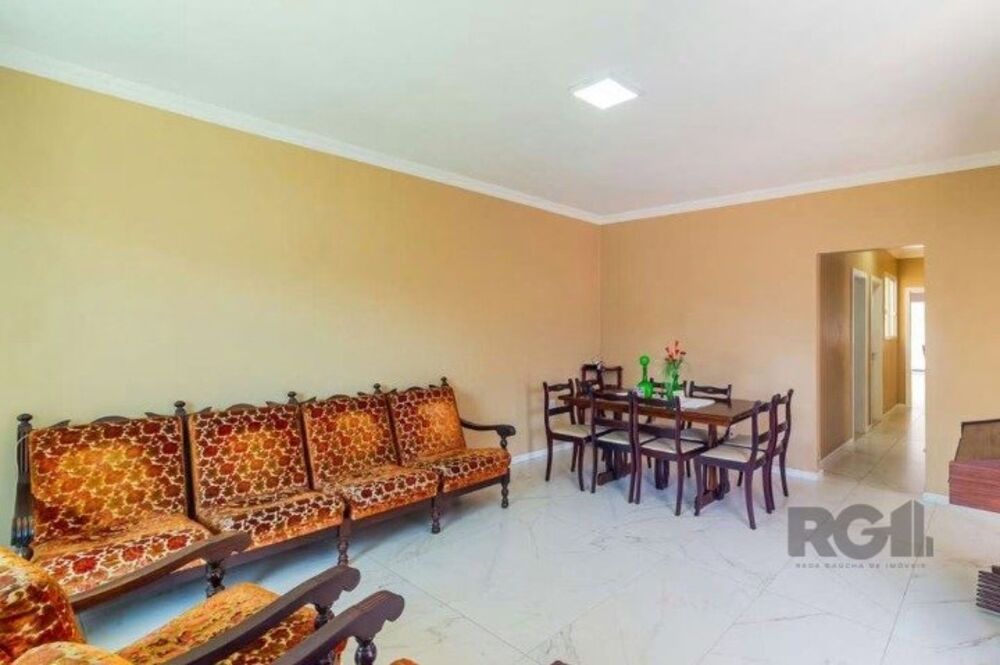 Casa à venda com 4 quartos, 200m² - Foto 1