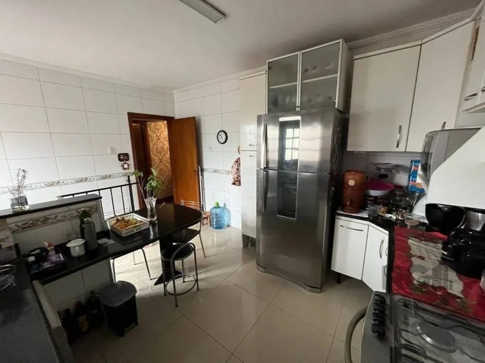 Casa, 3 quartos, 201 m² - Foto 1
