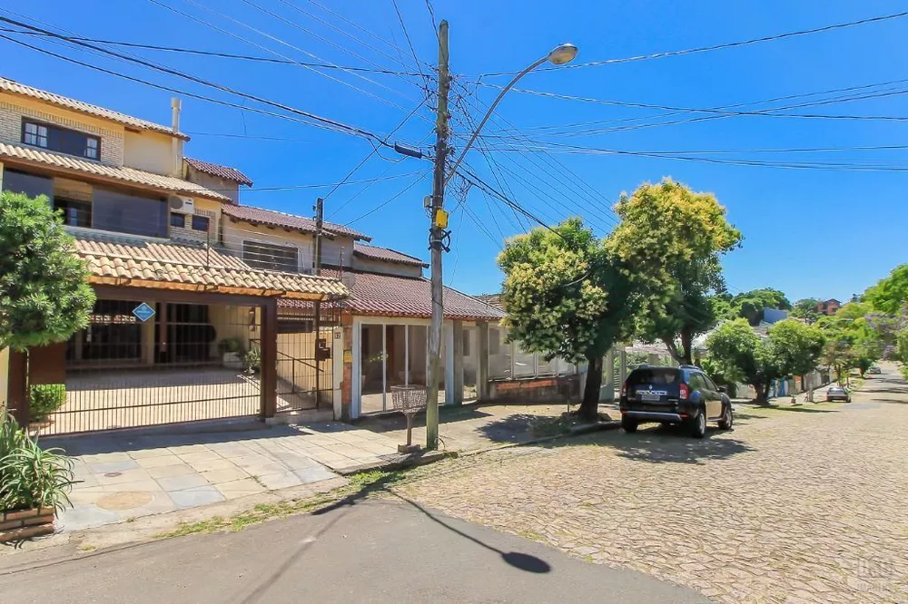 Casa à venda com 3 quartos, 197m² - Foto 1