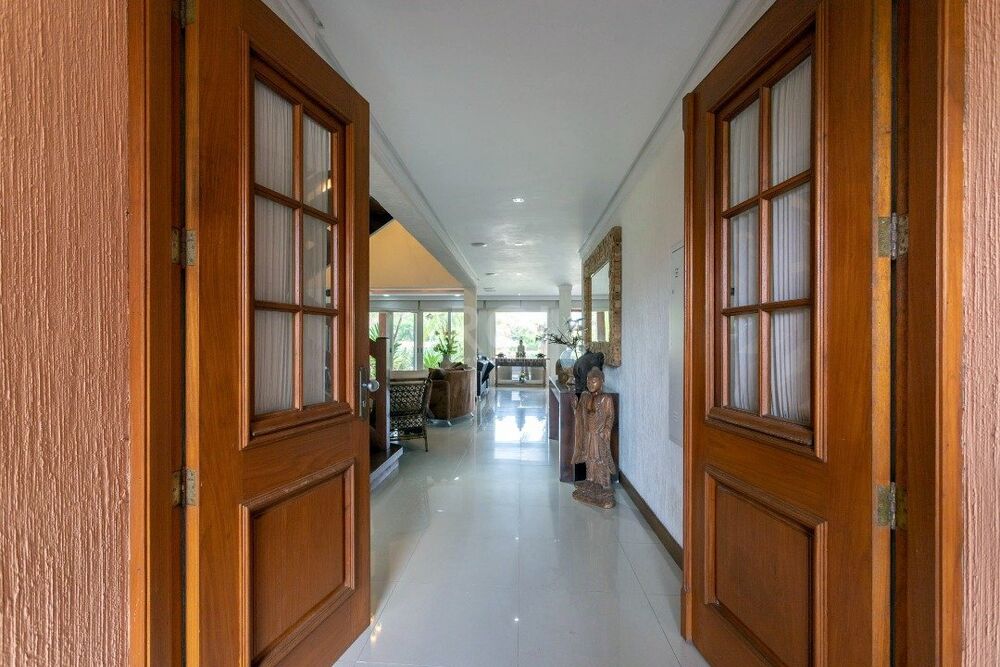 Casa de Condomínio à venda com 4 quartos, 387m² - Foto 2