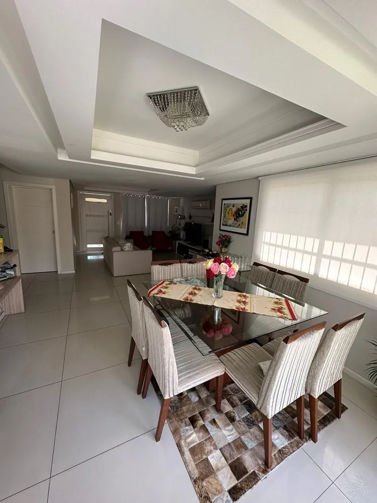 Casa, 3 quartos, 209 m² - Foto 2
