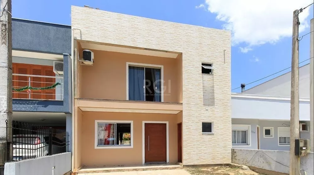 Casa à venda com 3 quartos, 209m² - Foto 1