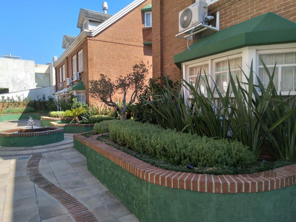 Casa de Condomínio à venda com 3 quartos, 223m² - Foto 2
