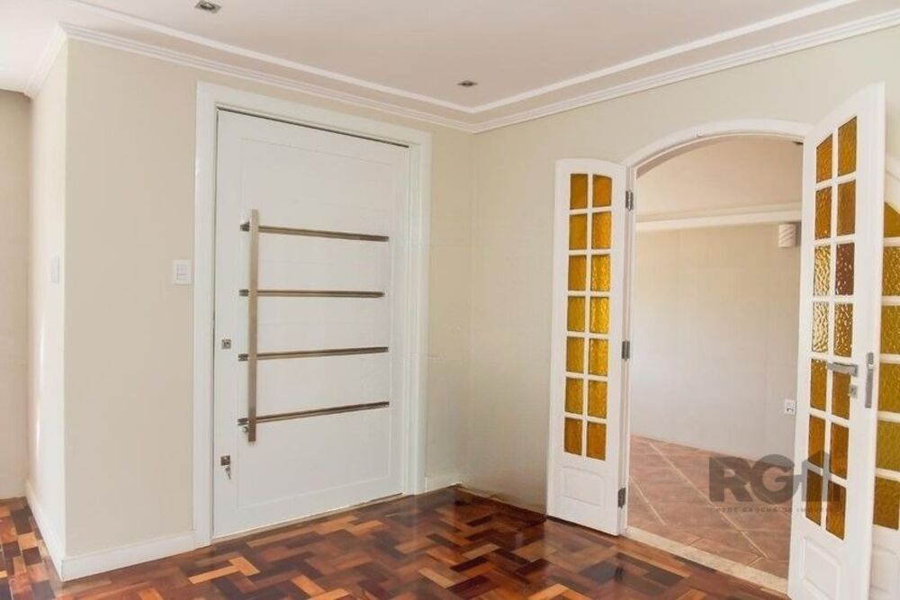 Casa à venda com 5 quartos, 198m² - Foto 3