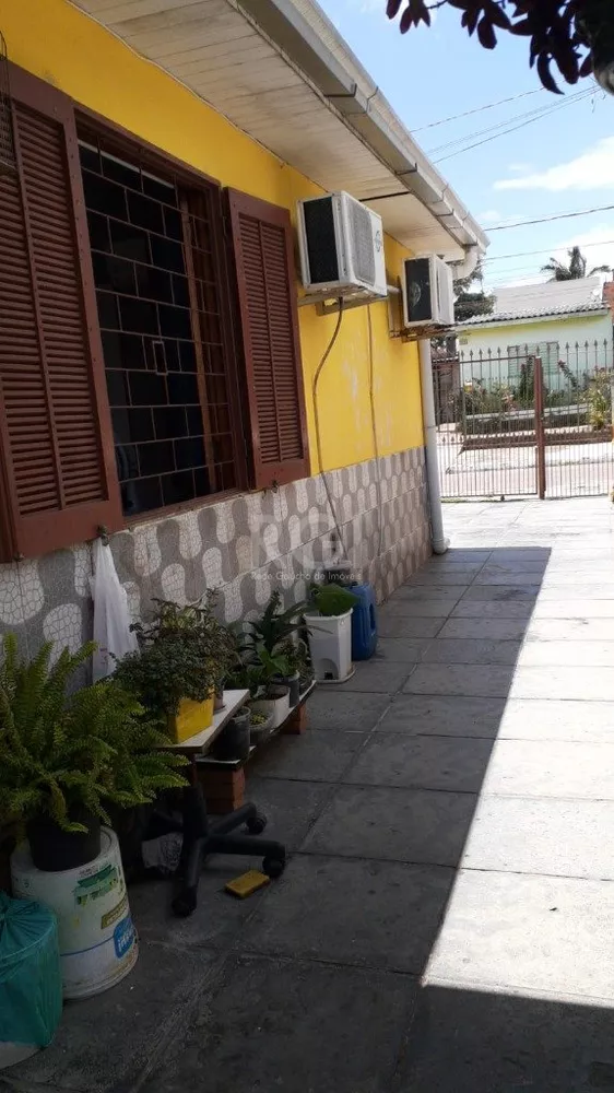 Casa à venda com 4 quartos, 99m² - Foto 1