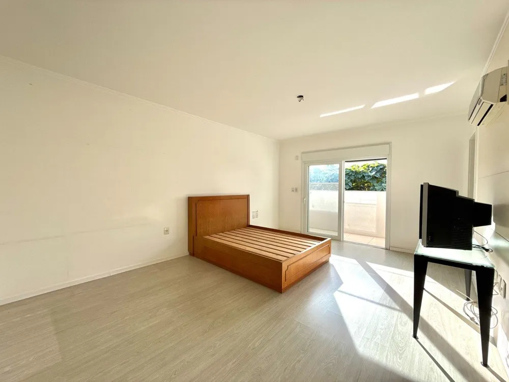 Casa, 3 quartos, 246 m² - Foto 1