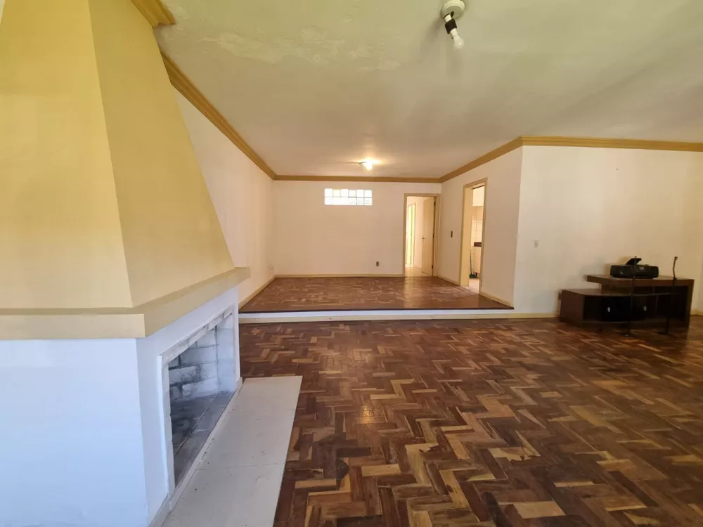 Casa à venda com 3 quartos, 179m² - Foto 1