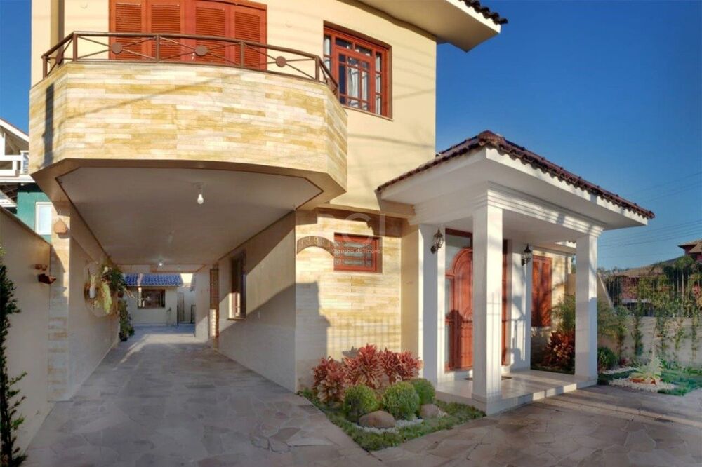 Casa à venda com 3 quartos, 294m² - Foto 1