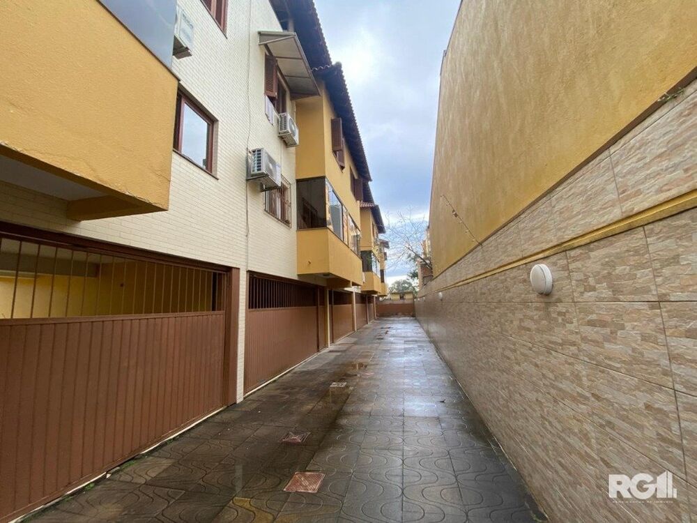 Casa de Condomínio à venda com 3 quartos, 197m² - Foto 2