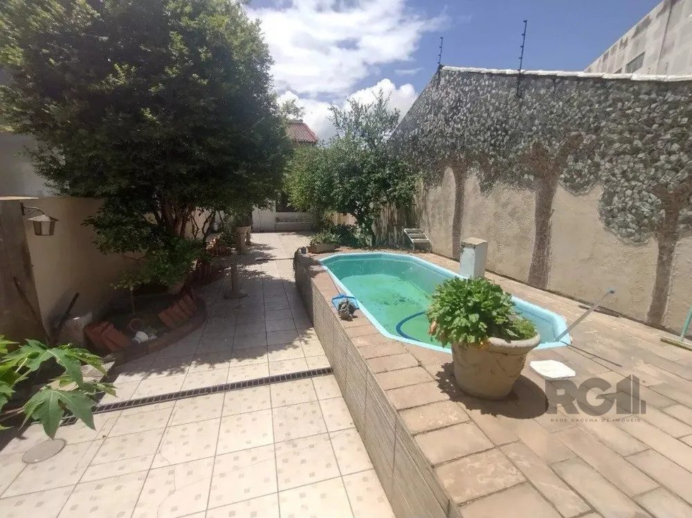 Casa, 4 quartos, 246 m² - Foto 1
