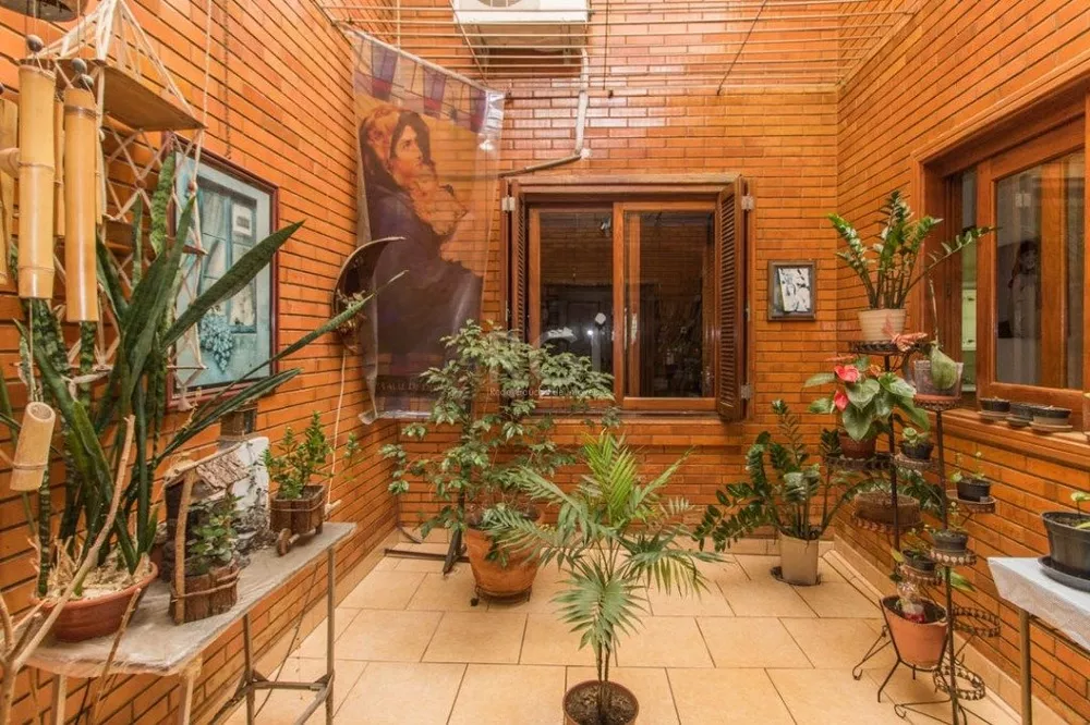 Casa à venda com 3 quartos, 167m² - Foto 1