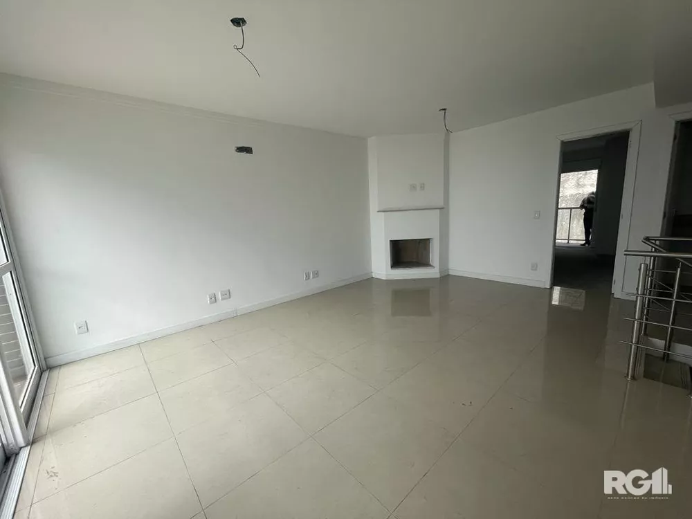 Casa de Condomínio à venda com 3 quartos, 246m² - Foto 2